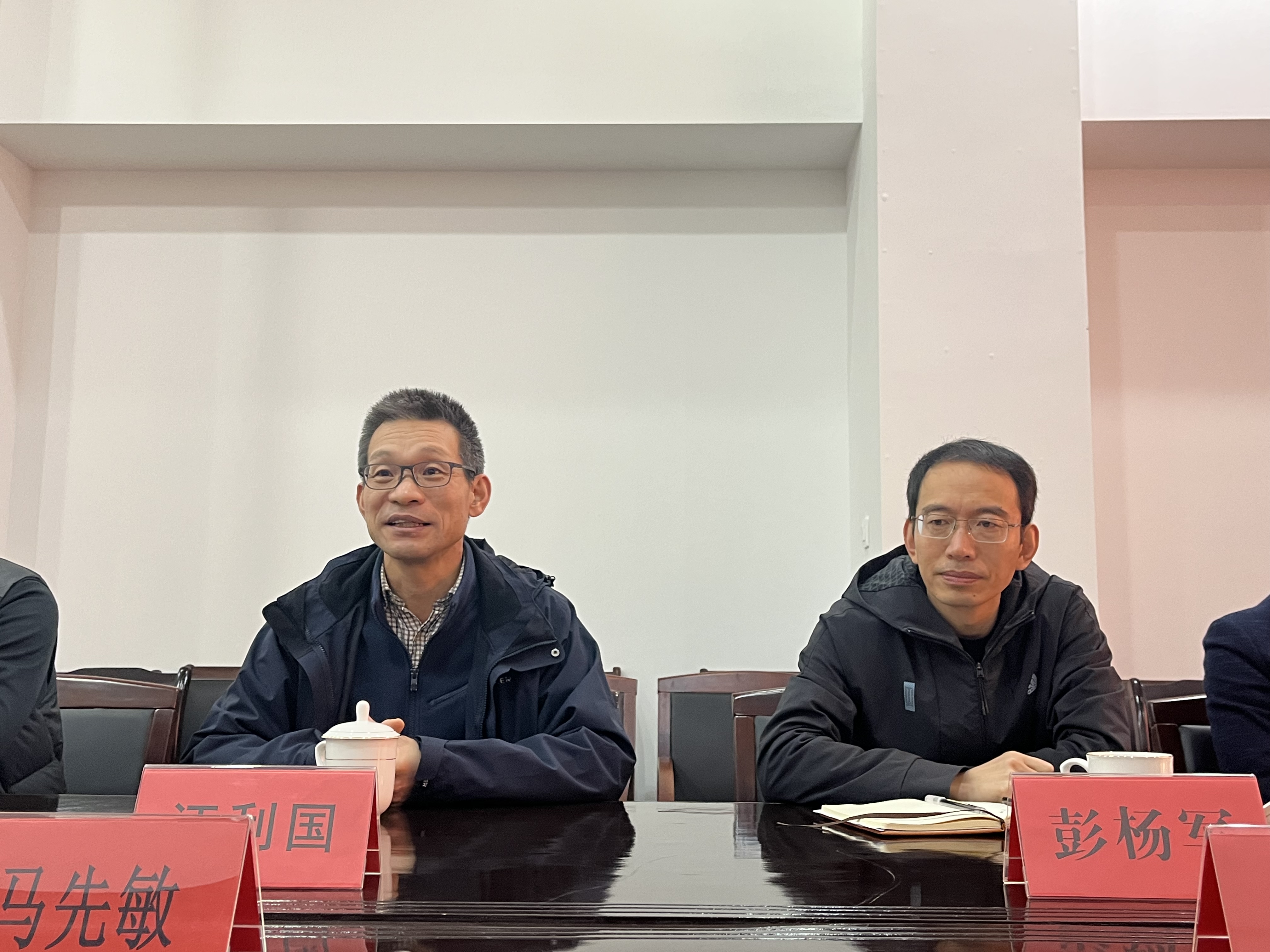 圖為董事長(zhǎng)汪利國(guó)、總經(jīng)理彭?xiàng)钴?jpg