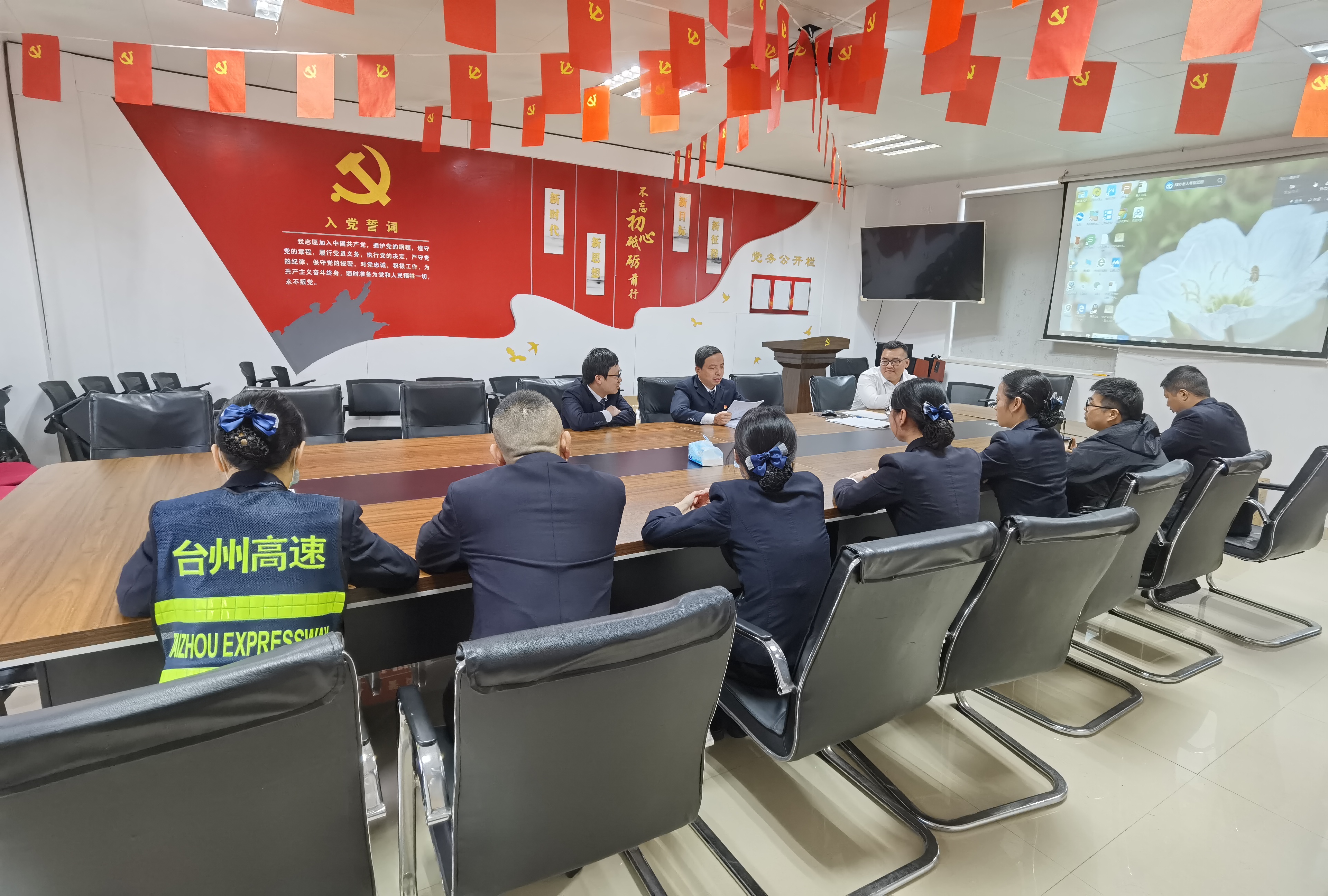 1670885886790702.jpg 1d30af04827714a3c8bf7eec90dc4e4.jpg