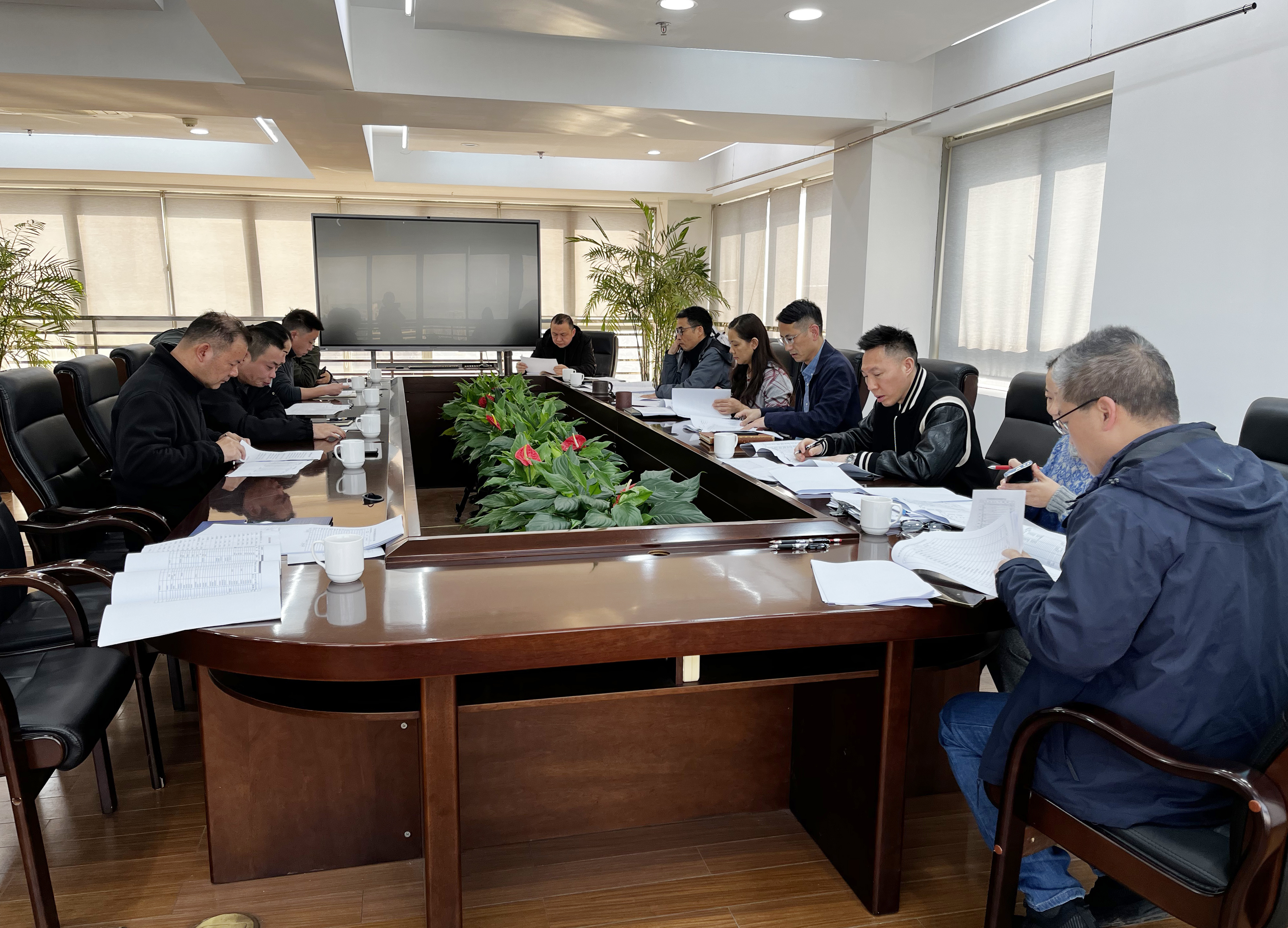 1733277494289034.jpg 集團(tuán)召開(kāi)2025年度預(yù)算會(huì)議1.jpg